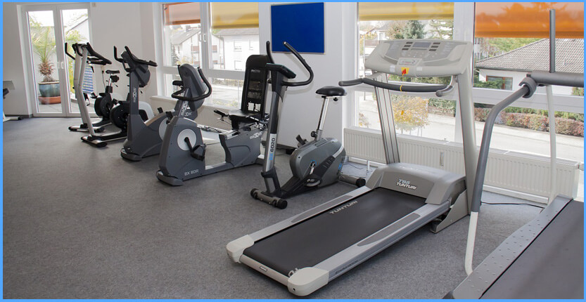 Read more about the article Crosstrainer vs. Laufband: Was ist besser zum Abnehmen?