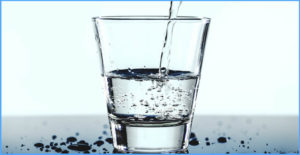 Read more about the article Wie viel Wasser sollte man pro Tag trinken und warum?